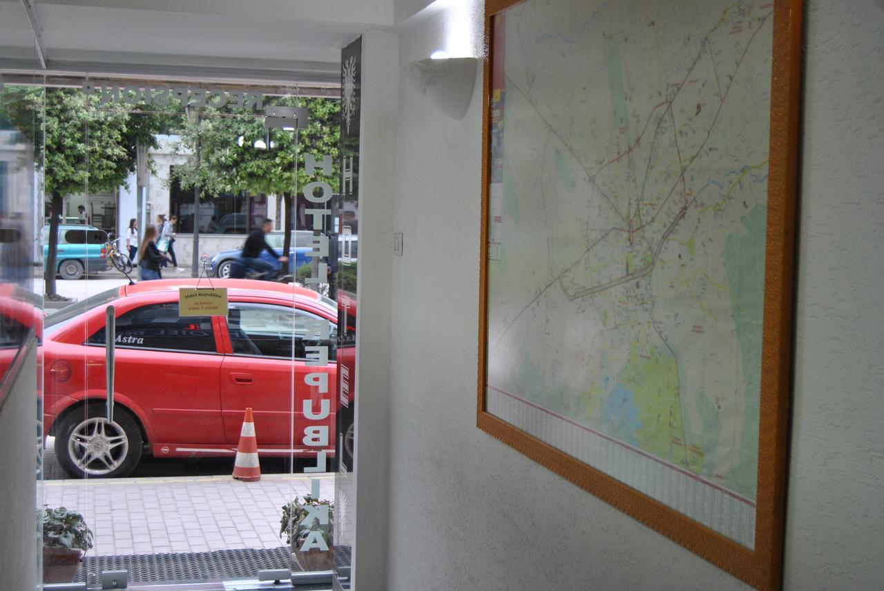 Republika Hotell *