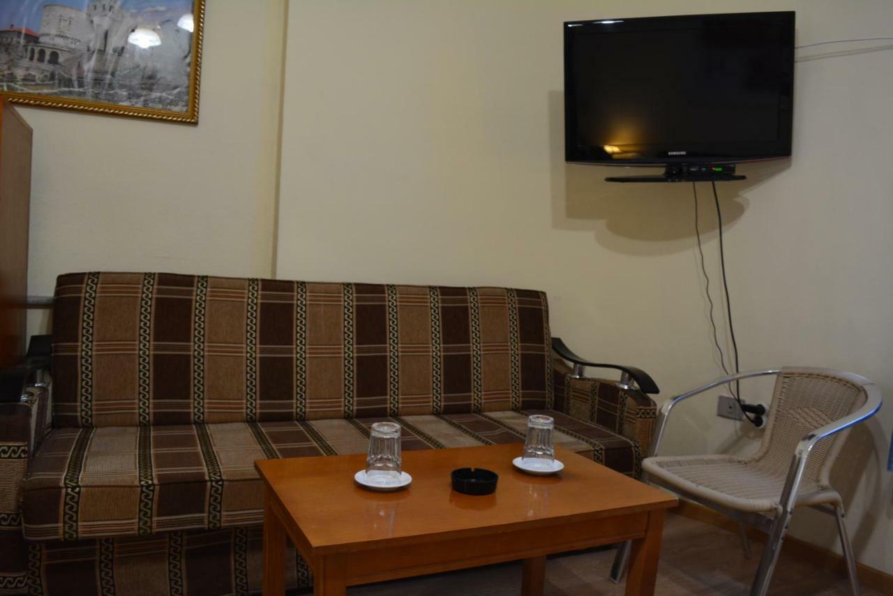 Republika Hotell *